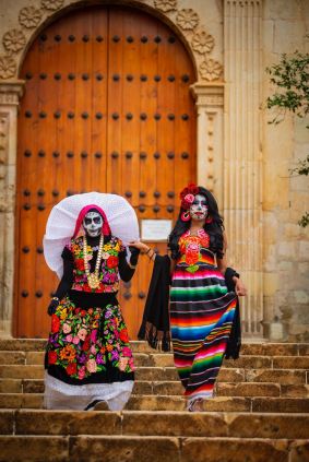 La Catrina: Mexico's Grande Dame of Death / Día de Muertos (Day of the Dead) Photoshoot by @travelinglamas / TravelingLamas.com 