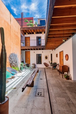 Where to Stay in Oaxaca City: The Best Boutique Hotels in Oaxaca City to Check Into Now (December 2020) / Hotel Los Amantes / TravelingLamas.com / Photo by @travelinglamas