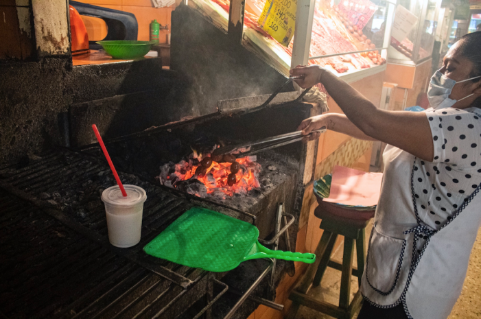 Everything You Need to Know About Visiting Oaxaca's Famed Pasillo de Carnes Asadas (Grilled Meat Hall): A Step-by Step Guide / TravelingLamas.com / Photo by @travelinglamas
