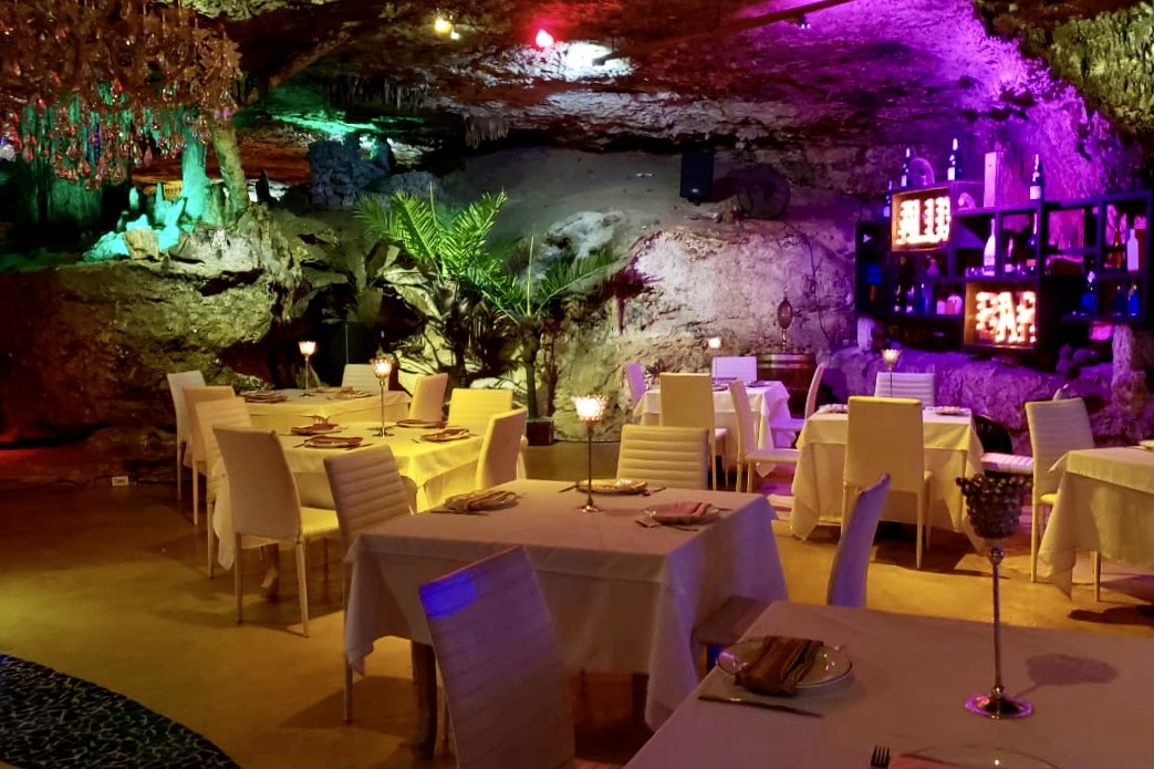 These are the Best and Most Unique Restaurants in Mexico's Riviera Maya / Cenote Zazil Tunich / Alux Restaurant, Playa Del Carmen / www.thelamalist.com / photo by @travelinglamas